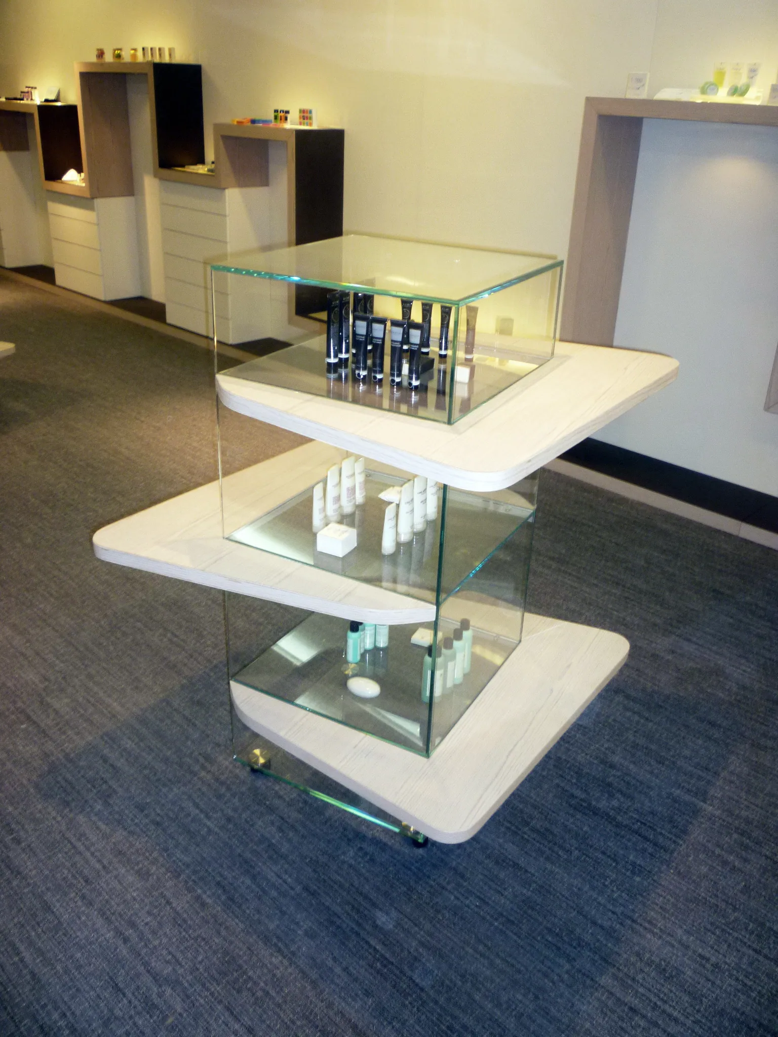 AMONN HOTEL SHOW ROOM