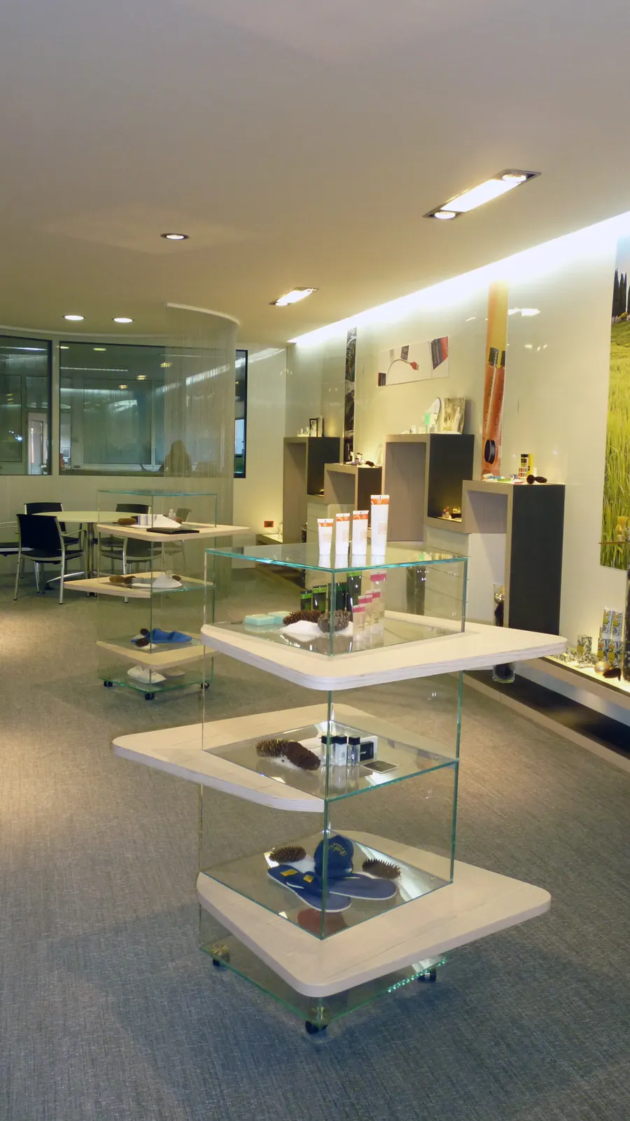 AMONN HOTEL SHOW ROOM 4
