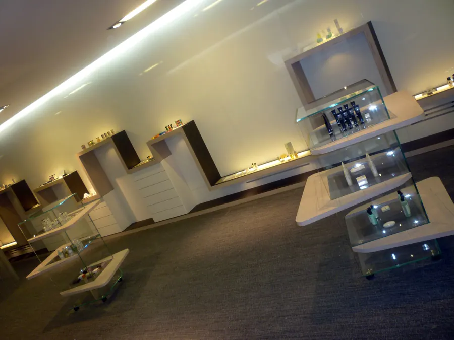 AMONN HOTEL SHOW ROOM 11