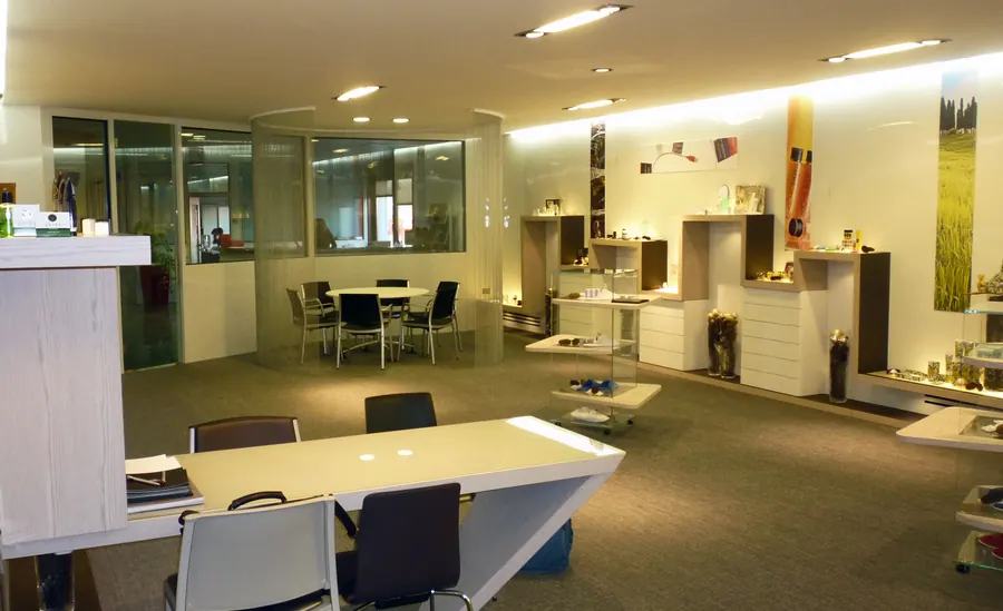 AMONN HOTEL SHOW ROOM 8