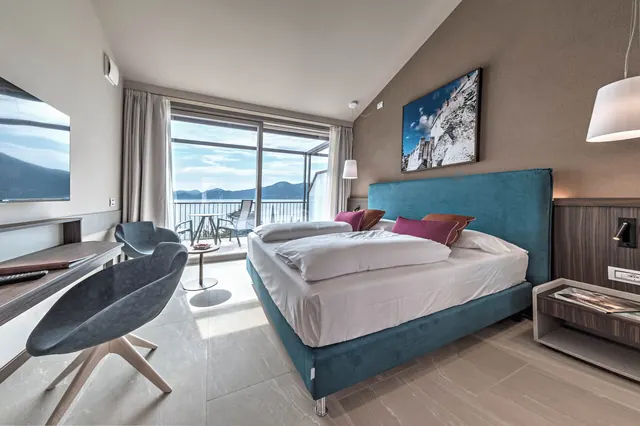 Hotel Galvani room overlooking Lake Garda